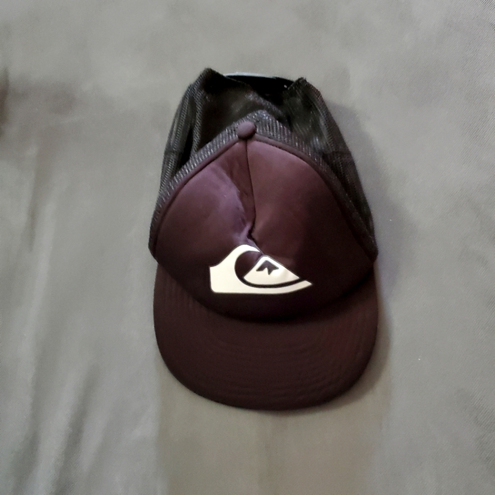 Quicksilver black trucker cap